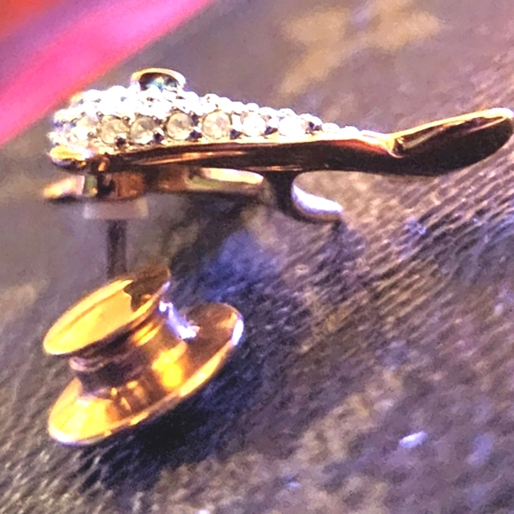 SWAROVSKI Double Dolphins Glitzy Tac Pin Sealife Flipper Rhinestones Gold Brooch - Picture 12 of 13